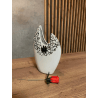 Luxusná keramická váza na stôl alebo na zem vyrobená z vysokokvalitných materiálov. Šírka : 230 mm , Výška: 320 mm, Hĺbka : 80 mm
Možnosť kombinovať aj s vysokou vázou
