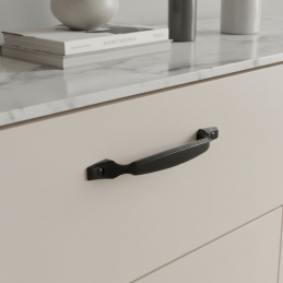 Úchytka CANDACE / Čierna matná