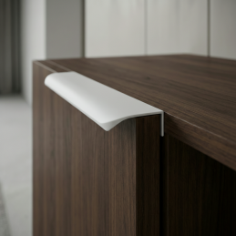 Úchytka na hranu dvierok...