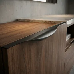 Úchytka na hranu dvierok VULCANO / Čierna matná