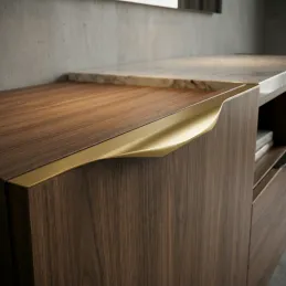 Úchytka na hranu dvierok VULCANO / Mosadz Brúsená