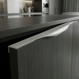 Úchytka na hranu dvierok...