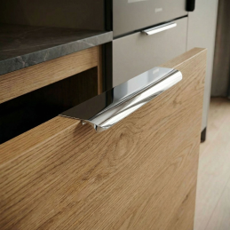 Úchytka na hranu dvierok...