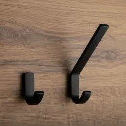 Vešiak PEG / Čierna