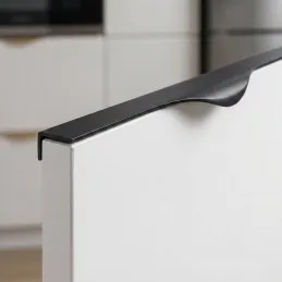 Úchytka na hranu dvierok PABLO / Čierna matná