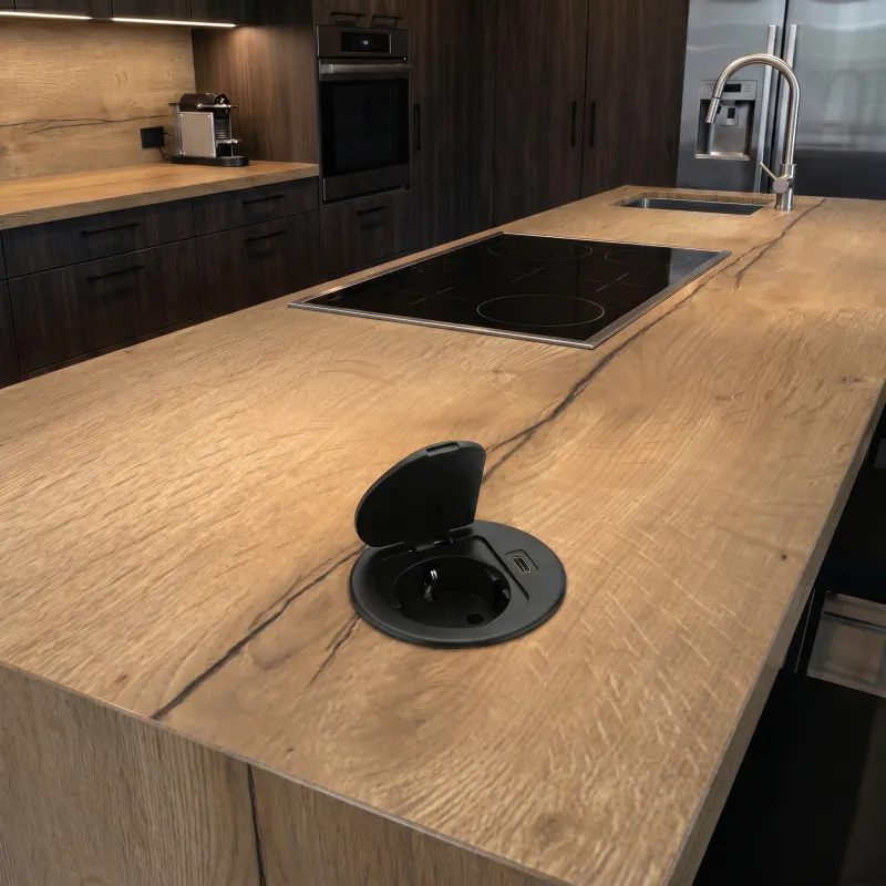 Interiérová zásuvka ALPHA BOX SCHUKO 1x230V + USB C / Čierna matná