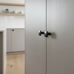 Úchytka knopka TULE / Čierna matná