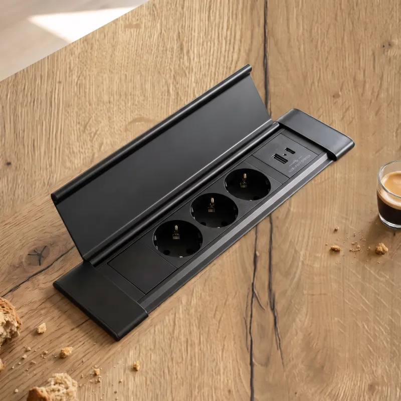 Interiérová zásuvková lišta SLIM BOX SCHUKO 3x 230V + USB / Čierna matná