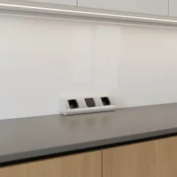 Interiérová zásuvková lišta CORNER SCHUKO 2x 230V s vypínačom / Hliník