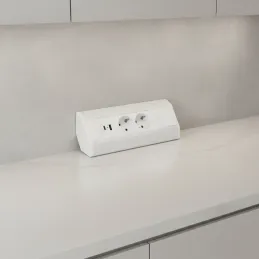 Interiérová zásuvková lišta CORNER SCHUKO 2x 230V + USB A-C / Biela matná