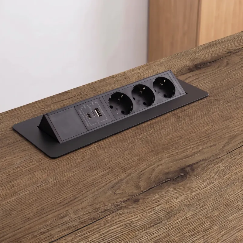 Výklopná zásuvka AMBIENTE SCHUKO 3x230V + USB A-C / Čierna matná