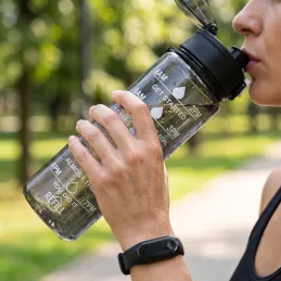 Športová fľaška na vodu FIT ONE 750 ml / Čierna