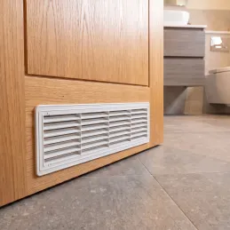 Obojstranná ventilačná mriežka do dverí 430 x 115 mm / Biela matná