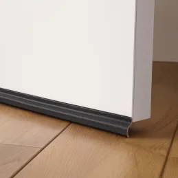 Samolepiace tesnenie na okná a dvere 4000 mm / Čierna